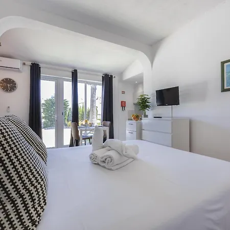 Lovers Duplex & By Seewest * Λάγος